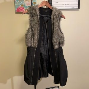 Double zero faux fur vest